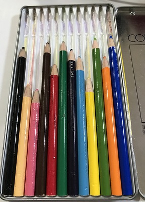 色鉛筆を準備